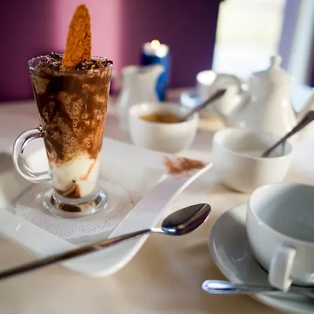 Roadford House Bed & Breakfast 4*