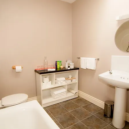 Bed & Breakfast Roadford House