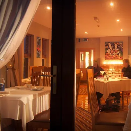 Bed & Breakfast Roadford House 4*
