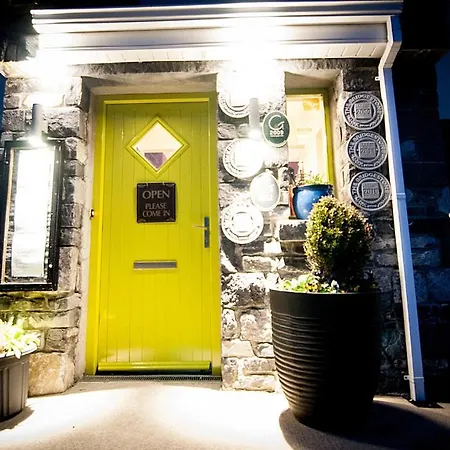 Bed & Breakfast Roadford House 4*